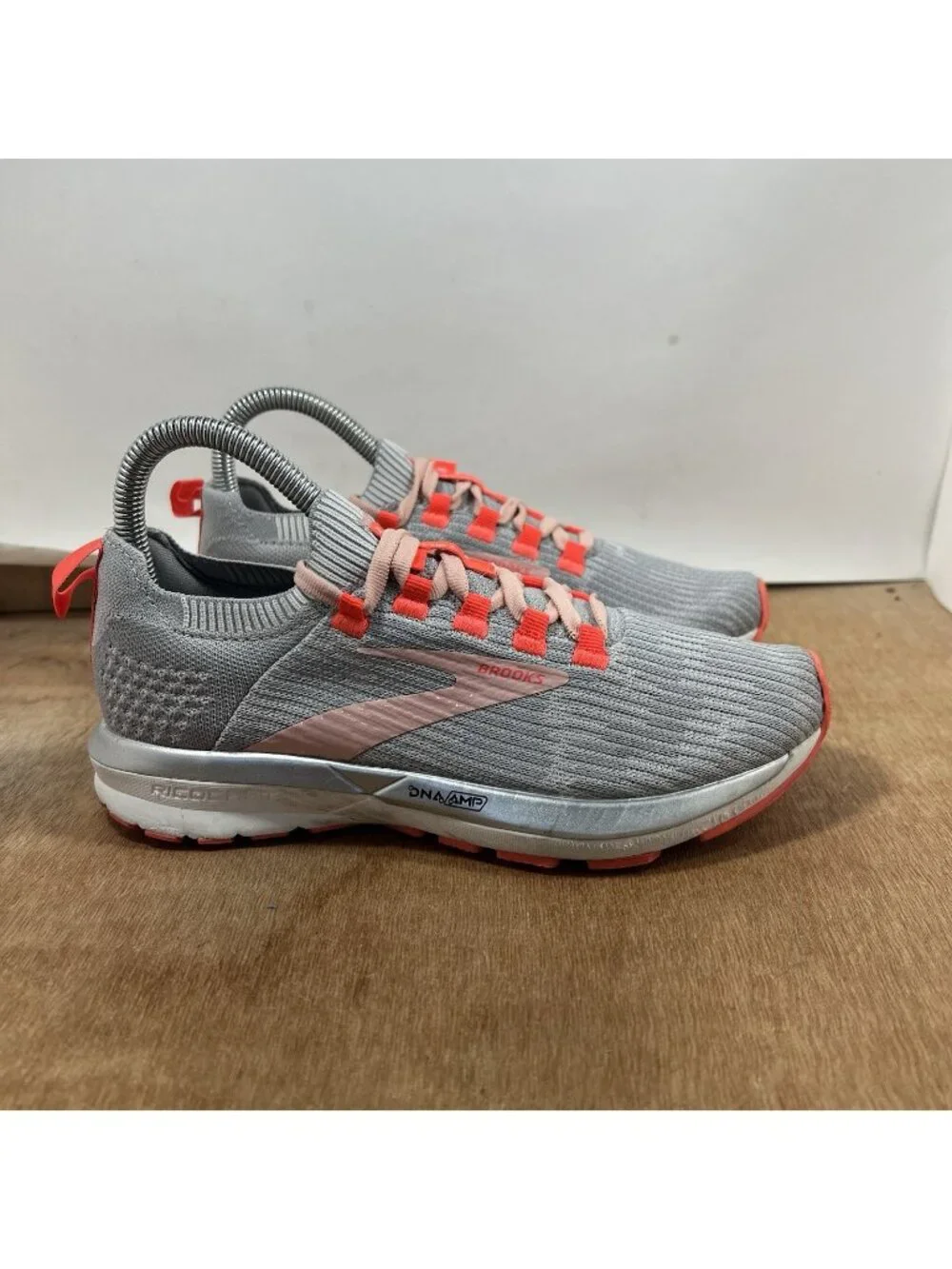 Brooks Ricochet 2 Running Shoes Womens Size 6 Athletic Training Gray 1203031B098